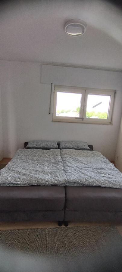 Schoene Sonnige Wohnung Jüchen Esterno foto